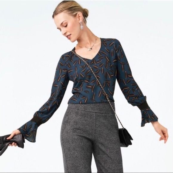 Cabi XS Blue SHADOW LEAF Blouse Top Long Flared Sleeve 3763 - Picture 1 of 7